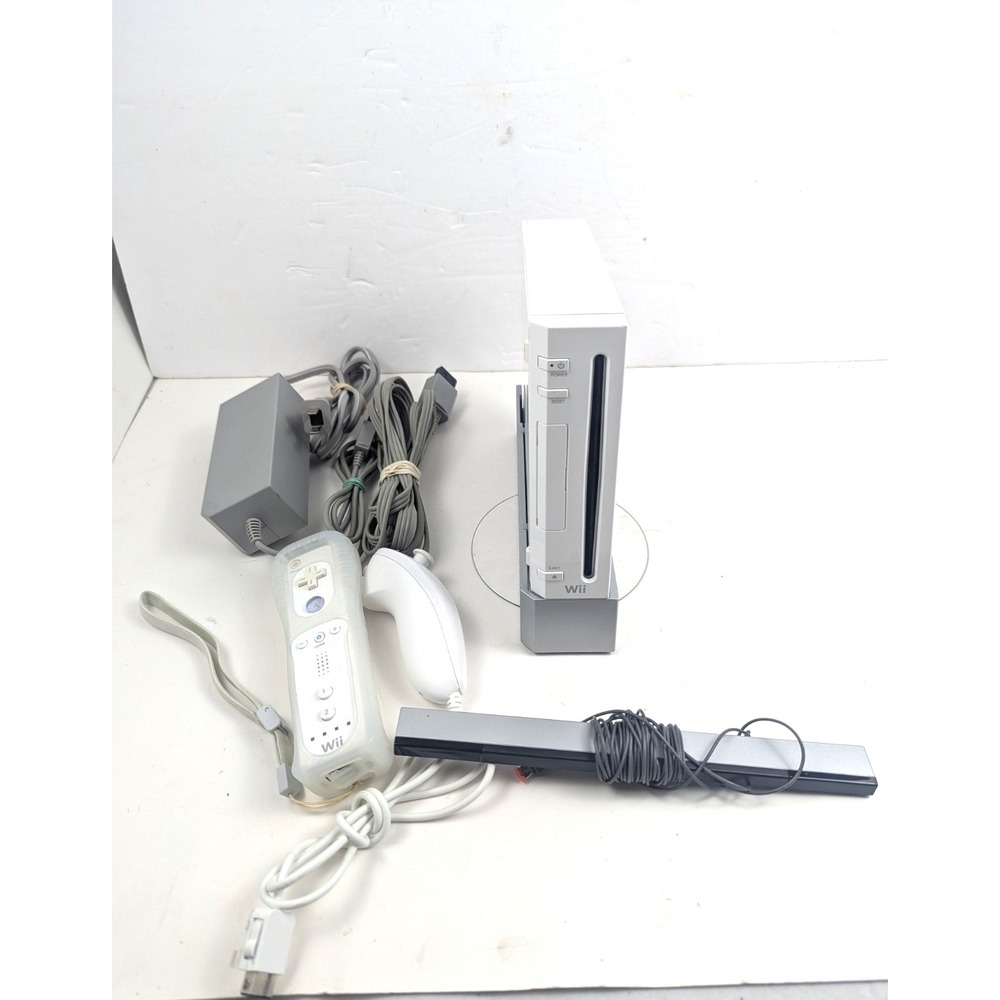 Nintendo Wii RVL-001 USA White Console Gamecube Bundle - USB Loader Installed